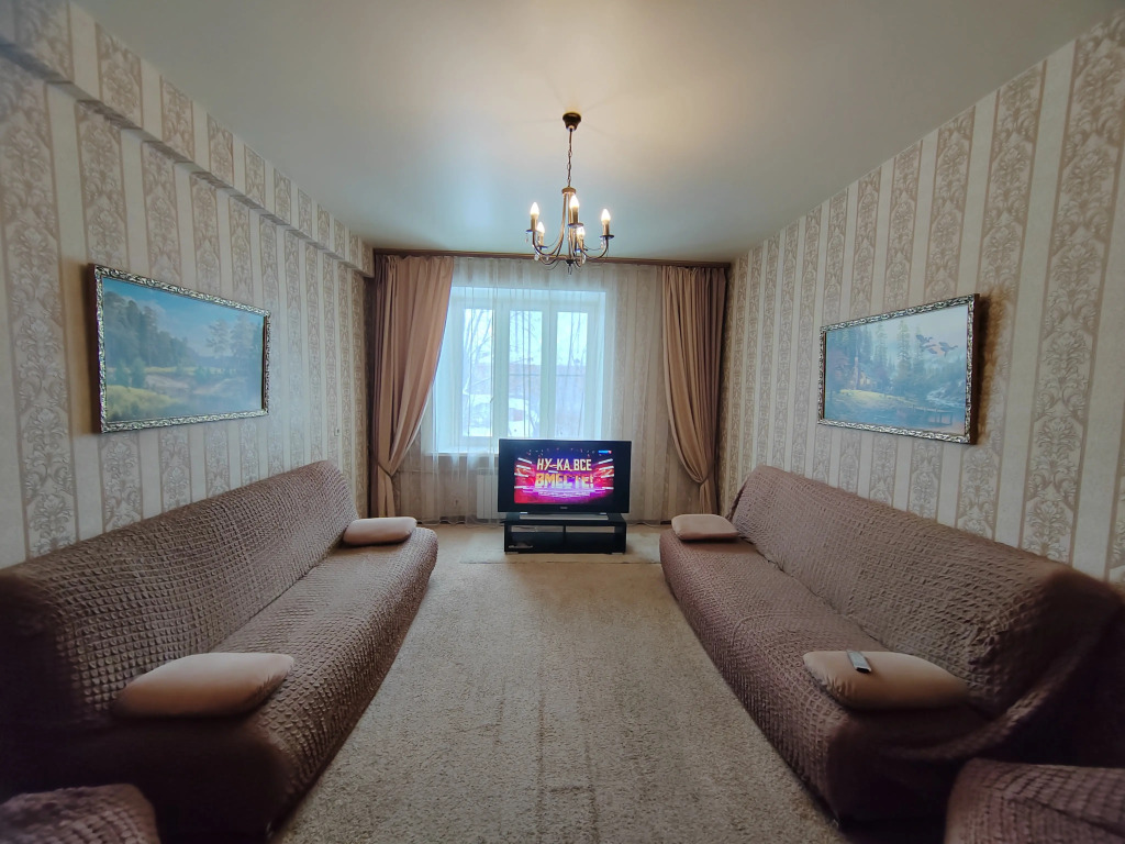 Prostornaya Dvukhkomnatnaya Stalinka U Vechnogo Ognya Flat in Dzerzhinsk, Russia