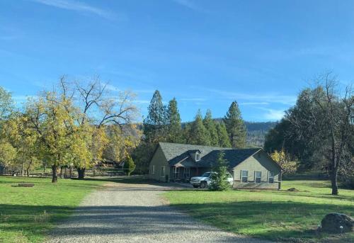 Walnut Grove 2BD 1Bath in Oakhurst, United States