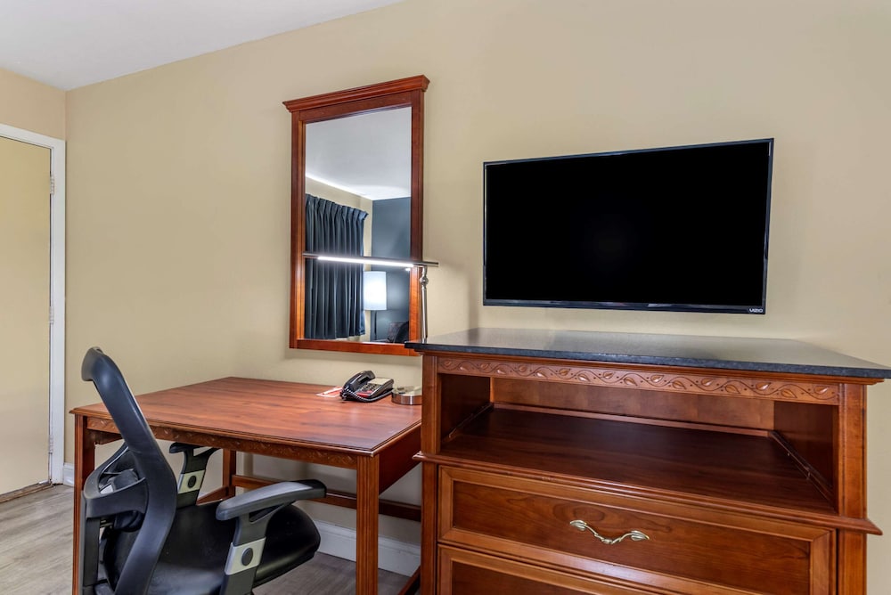 Econo Lodge Erlanger Cincinnati Airport - photo 12