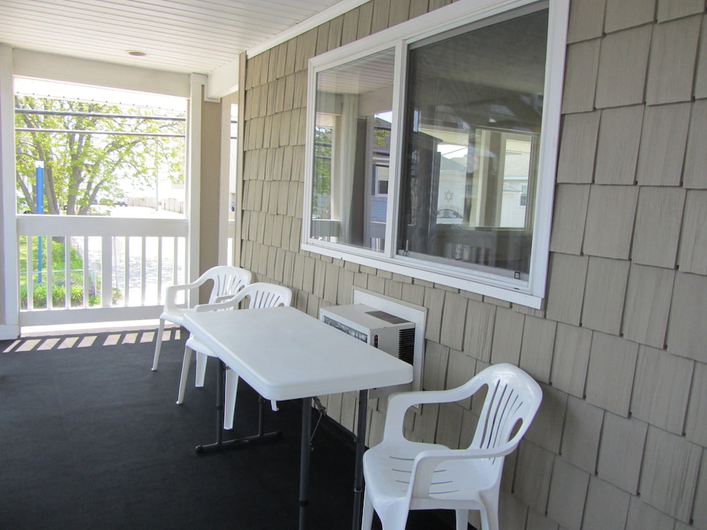 Green Dolphin Motel - photo 39