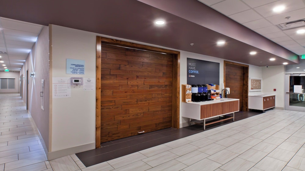 Holiday Inn Express and Suites Green River - photo 65