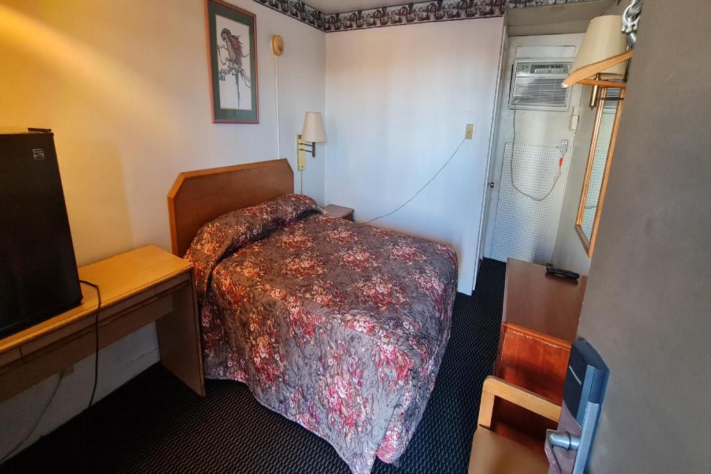 DuBois Manor Motel - photo 17