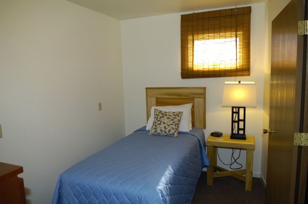 Trout Montana Motel - photo 12