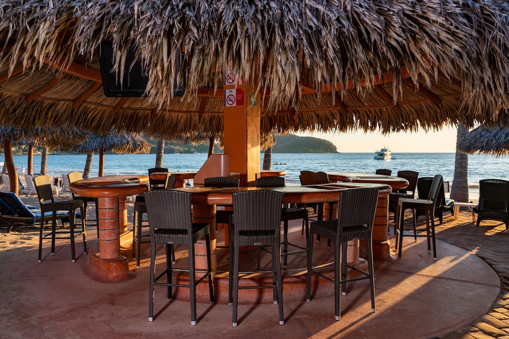 Poolside bar
