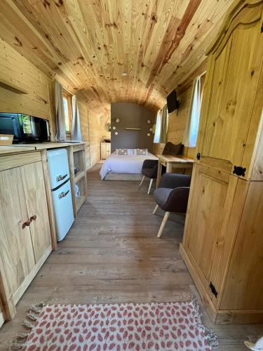 Les Roulottes des Bois d'Ormes - carbon neutral hotel in Unknown City