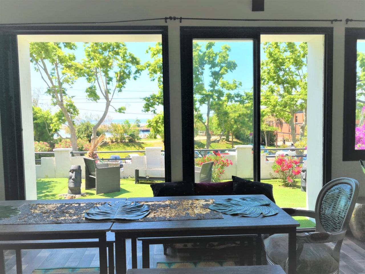 Marseille Au Bord de L’eau in Marseille, France