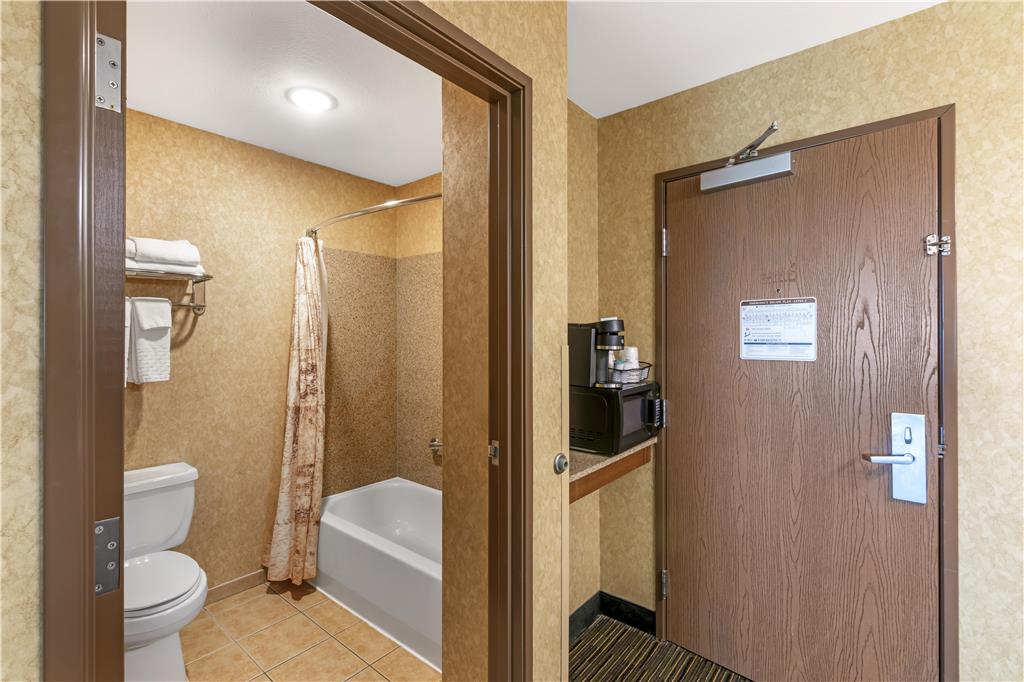 Best Western Plus Kelly Inn & Suites - photo 32