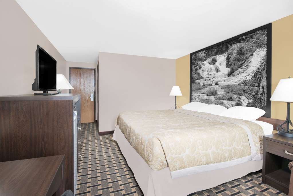 Super 8 by Wyndham Watertown - photo 8