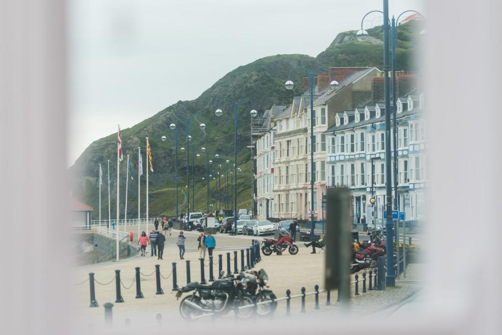 Ar Lan Y Mor Seaside Apartment — 4-Star Luxury Hotel in Aberystwyth, United Kingdom