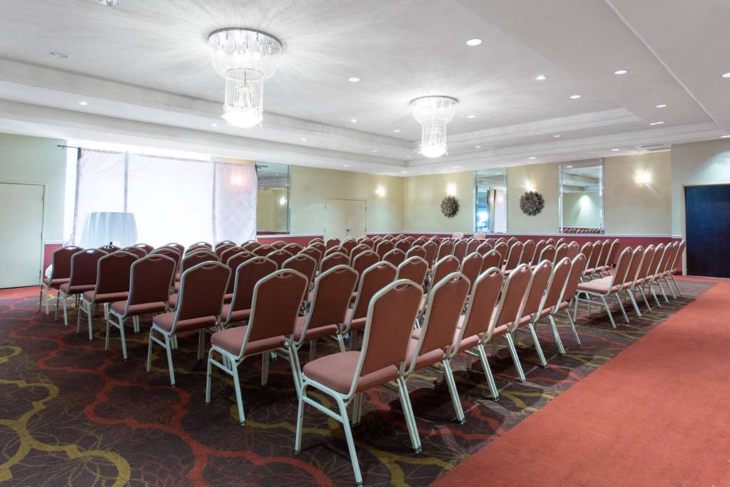 Ramada by Wyndham Glendale Heights Lombard - photo 22