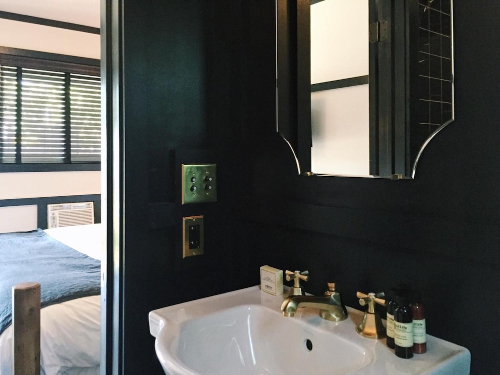 Brentwood Hotel - photo 9