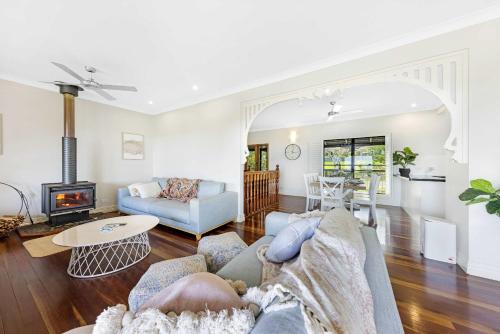 50Kms Of Stunning Ocean & Hinterland Views With Pool — hotel in Landsborough
