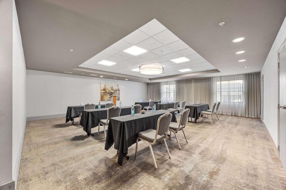DoubleTree Suites by Hilton Hotel Huntsville South - photo 21