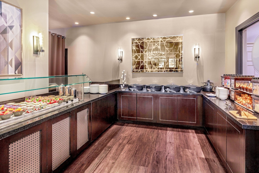 Sheraton Commander Hotel - photo 34