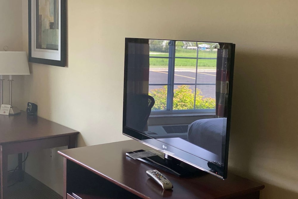 AmericInn by Wyndham Oshkosh - photo 16