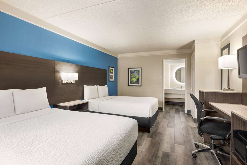 La Quinta Inn by Wyndham San Antonio I 35 N at Toepperwein - photo 15