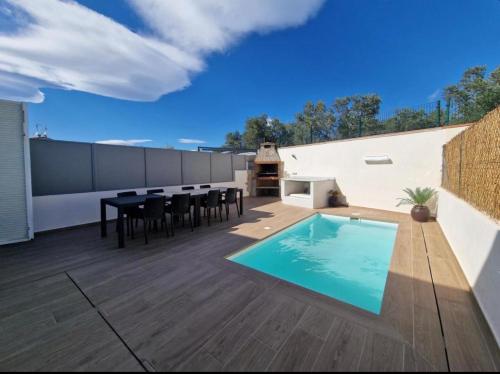 Casa Praga — 4-Star Luxury Hotel in Roses, Spain