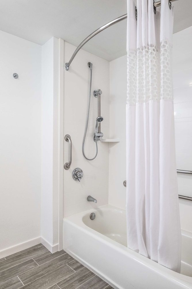 Hampton Inn Freeport Brunswick - photo 27