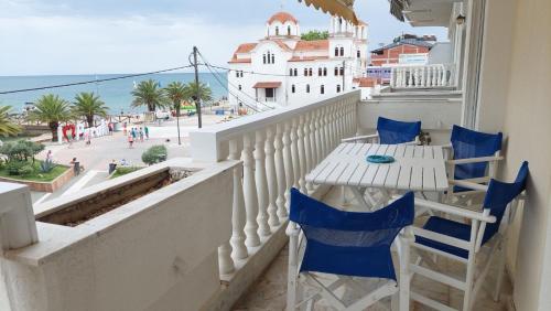 Catherine's Beachfront Apartment by Optimum Link — 4-Star Luxury Hotel in Paralia, Greece