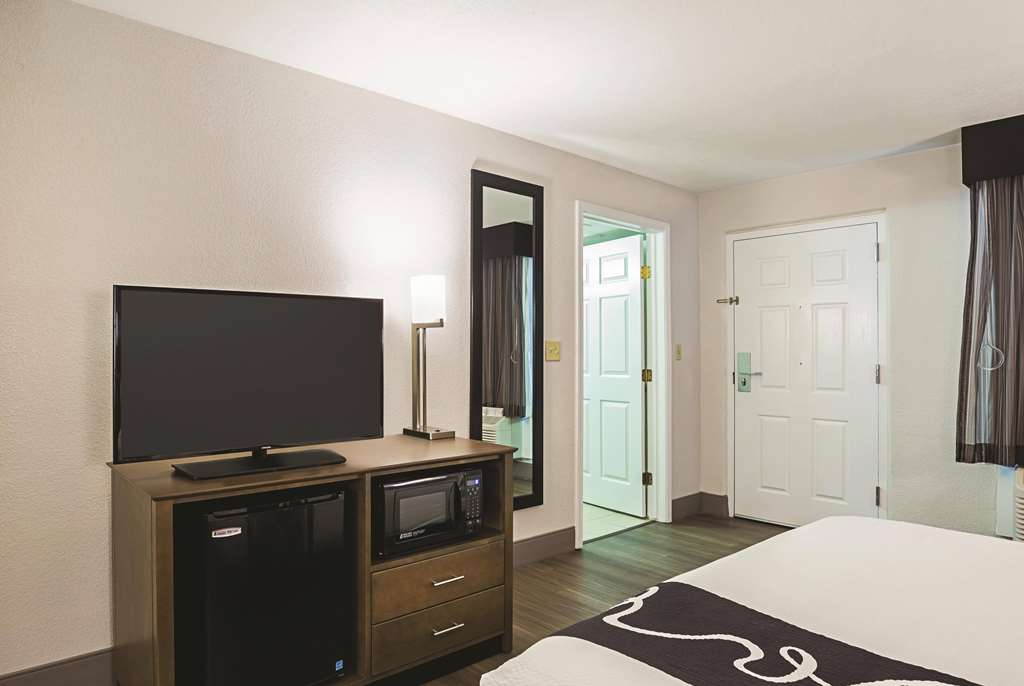 Wingate by Wyndham Galveston Beachfront at the Seawall - photo 26