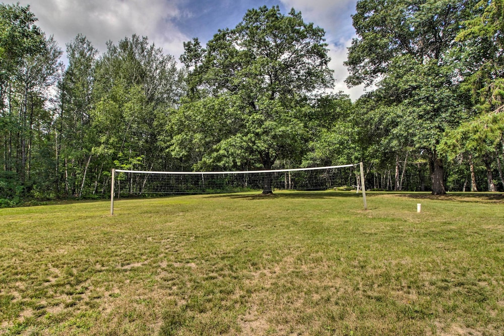 Spacious Verndale Home with Backyard Fire Pit — 4-Star Luxury Hotel in Wadena, United States