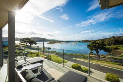 Champagne Views - carbon neutral hotel in Narooma