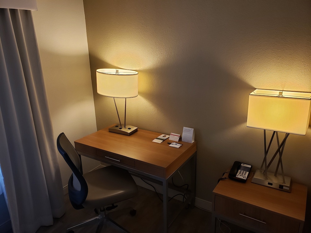 Holiday Inn Express Pittsburgh North by IHG - photo 8