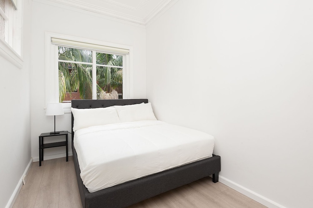 Newly Renovated Apt Close to CBD Unit 1 — Crows Nest — photo 3