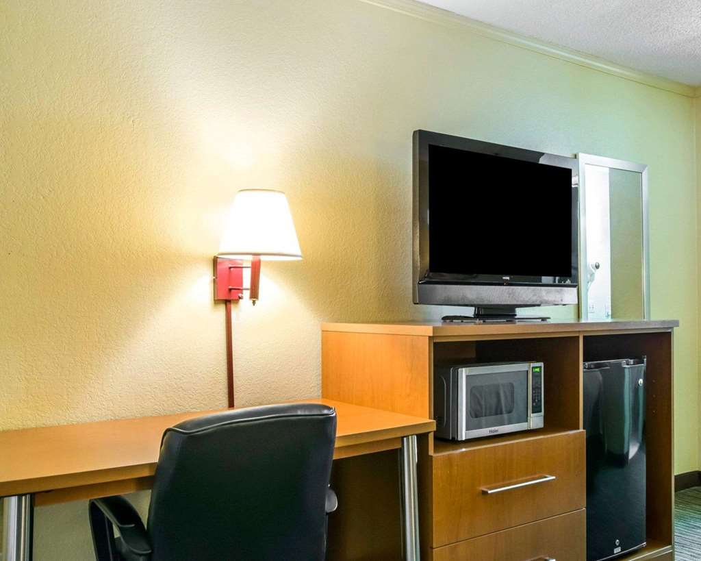 Econo Lodge Franklin South - photo 26