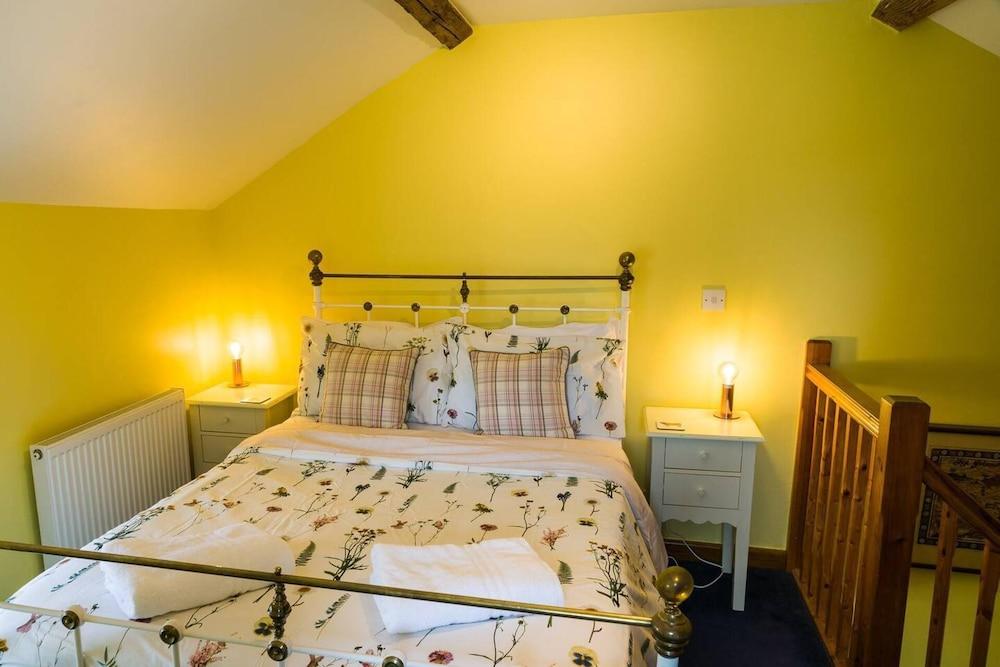 Sunshine Annex double Bed ensuite Lounge Kitchen — hotel in Southam
