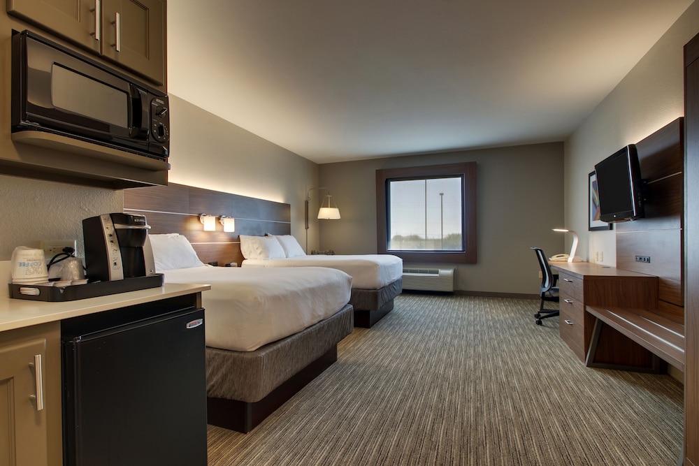 Holiday Inn Express Hotel & Suites Vernon College Area an IHG Hotel - photo 4