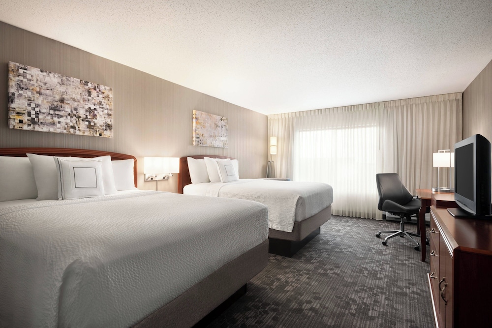 Courtyard by Marriott Chicago Bloomingdale - photo 9