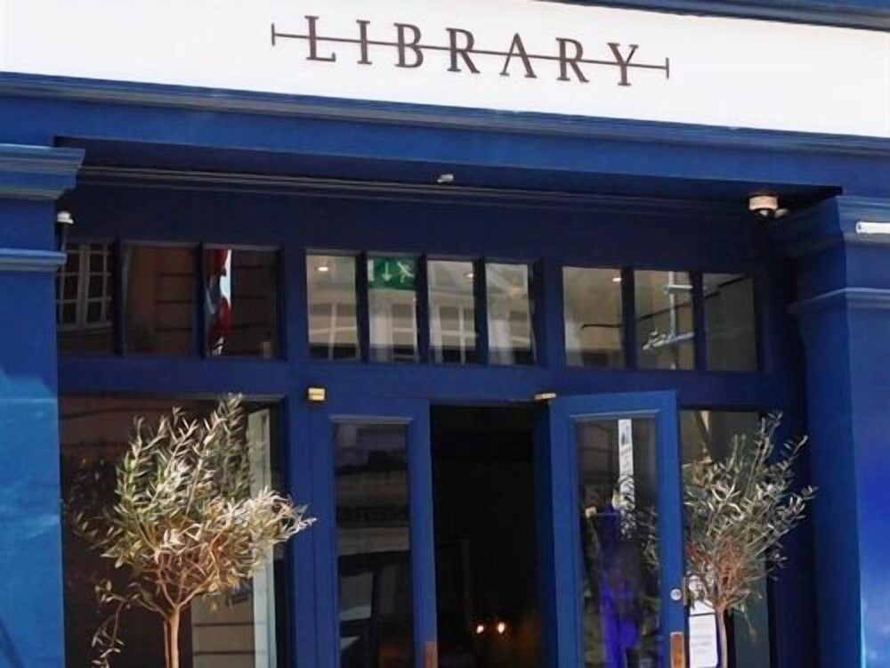 Library - carbon neutral hotel in London