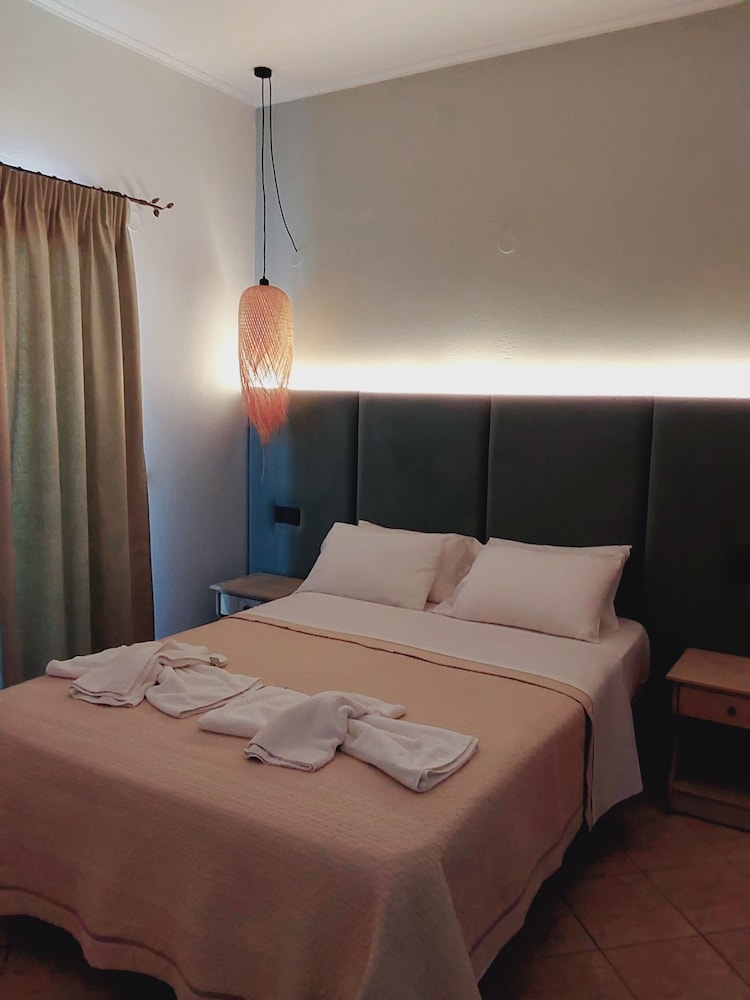 Ninos on the Beach — Corfu — photo 4