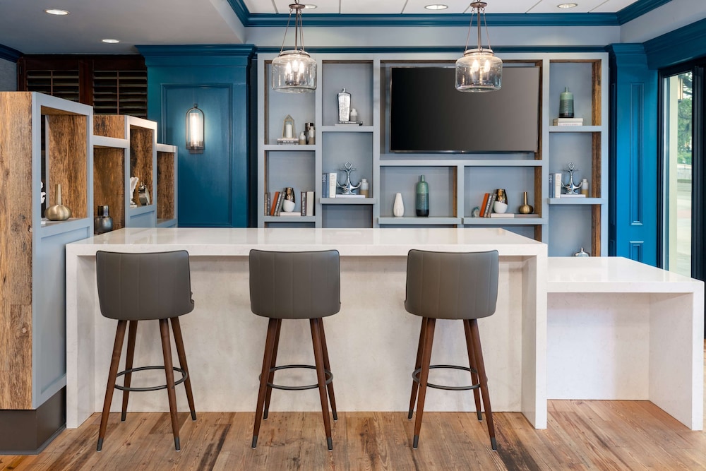 Hampton Inn Savannah Historic District - photo 2