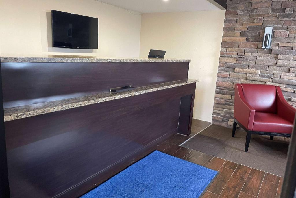 Baymont by Wyndham Holland Toledo - photo 16