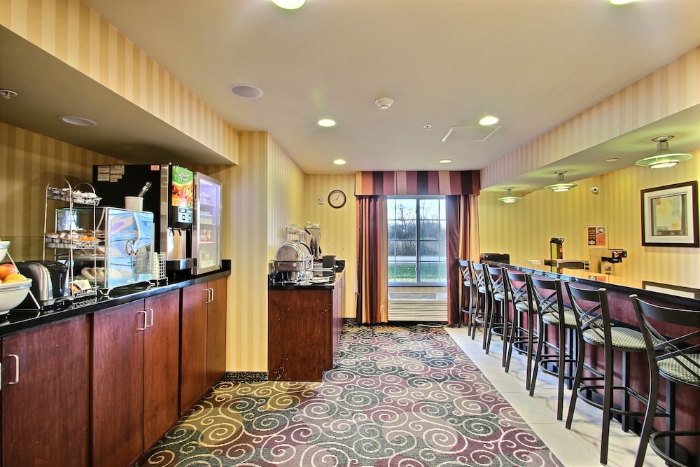 AmericInn by Wyndham Oshkosh - photo 24