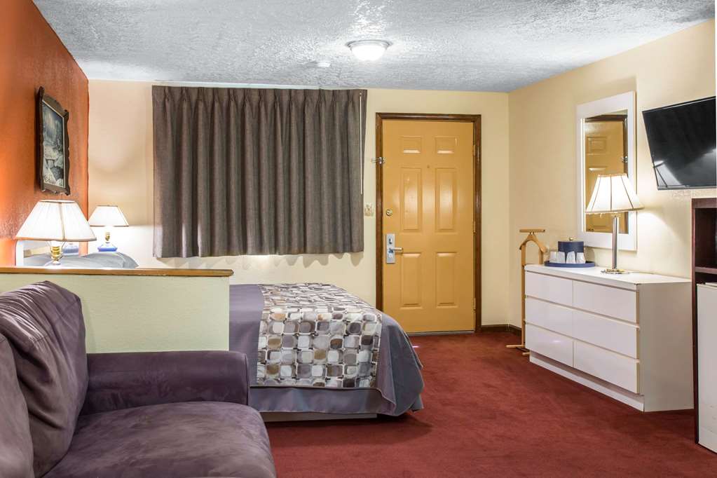 Rodeway Inn & Suites Branford Guilford - photo 23