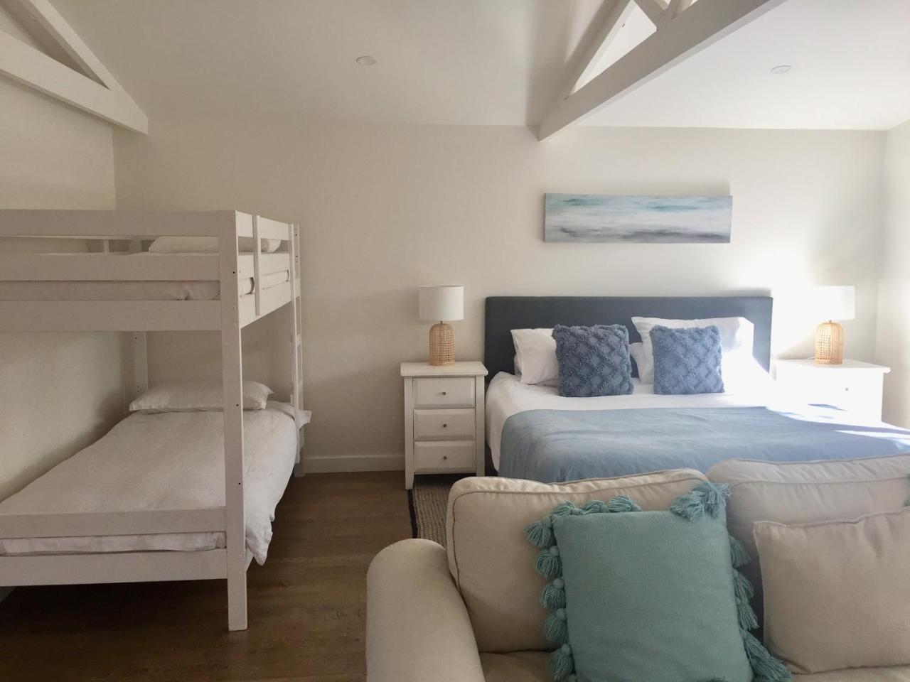 Bijoux Beach House — 4-Star Luxury Hotel in Freshwater, Australia
