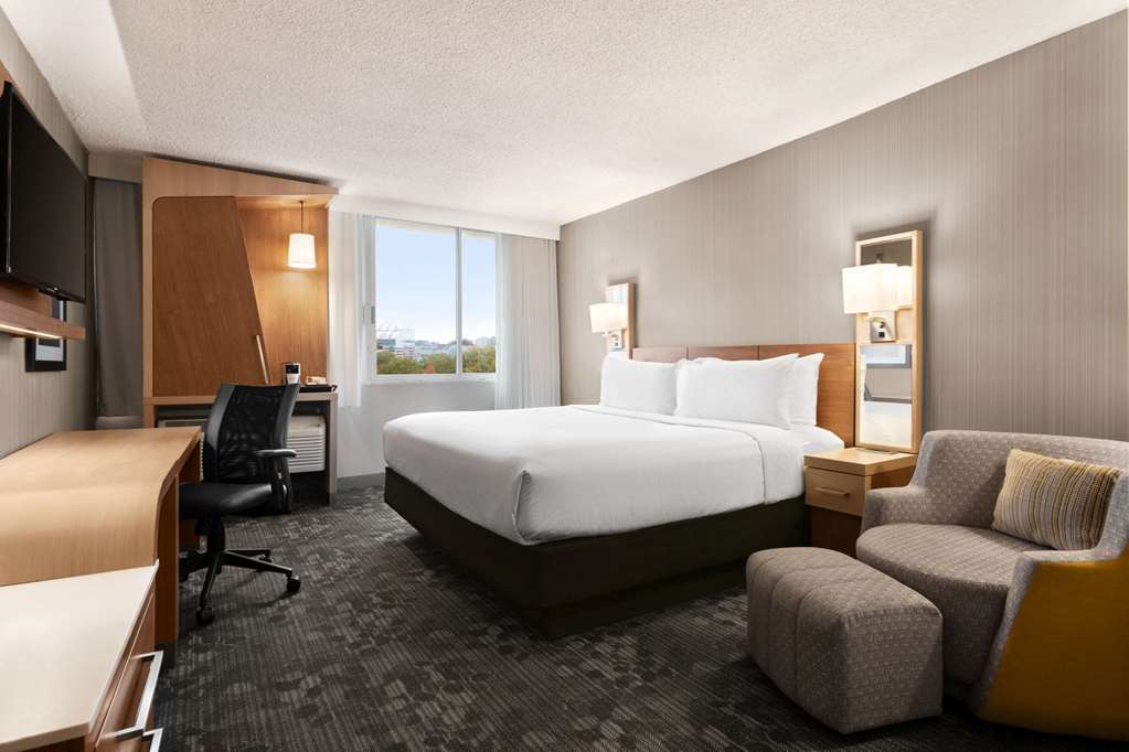 Wyndham Garden at Niagara Falls - photo 24