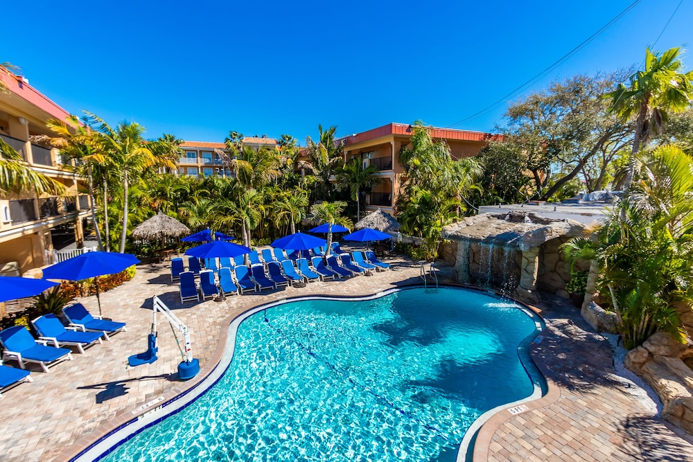 Coconut Cove All Suite Hotel - photo 22
