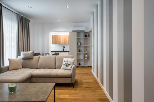 Maze Modern 1 King bed Apartment fast Wi Fi in One Cotroceni — 4-Star Luxury Hotel in Bucharest, Romania