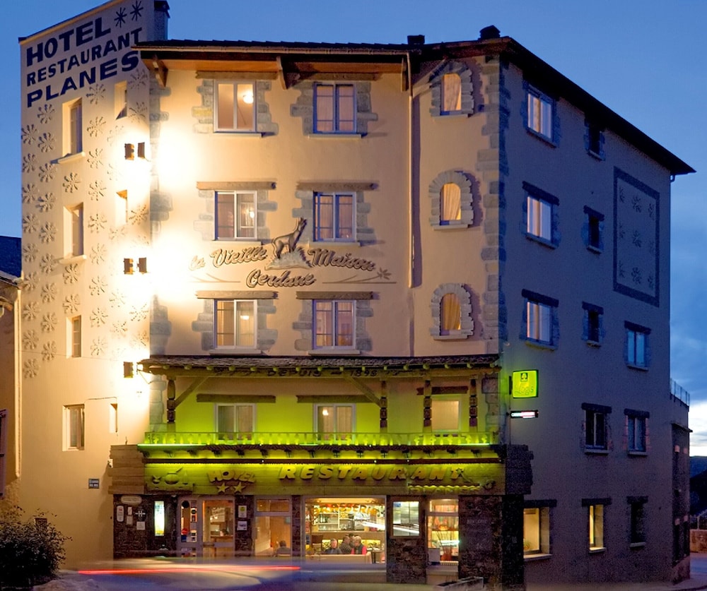 Hotel Restaurant Planes