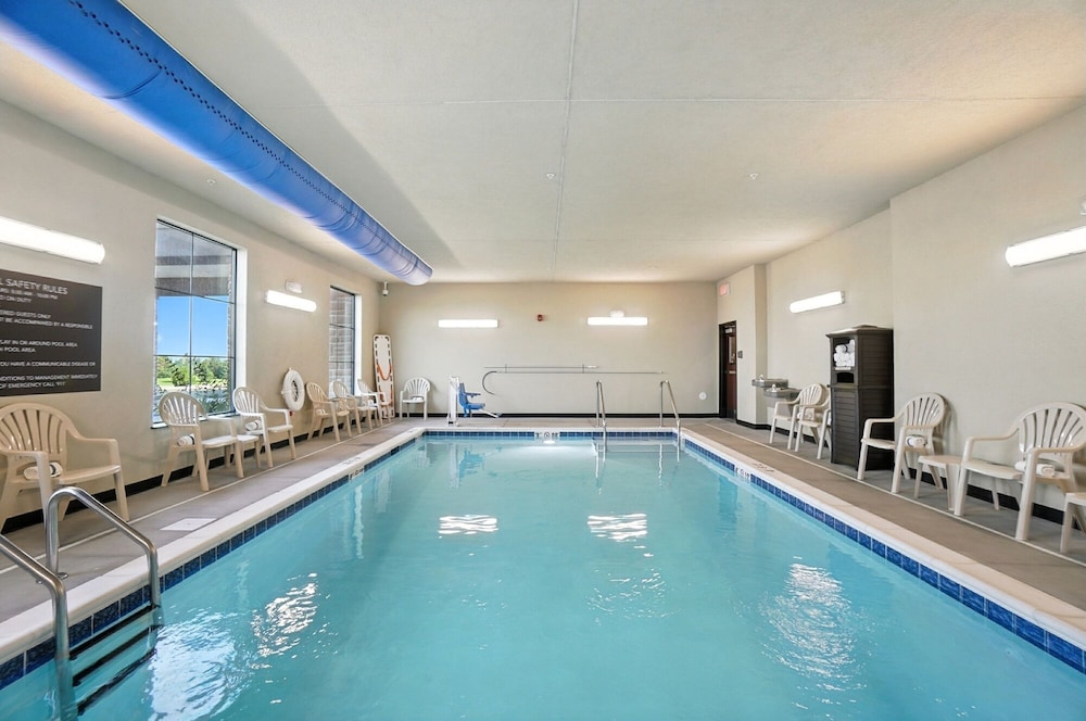 Cobblestone Hotel & Suites Bellefontaine - photo 62