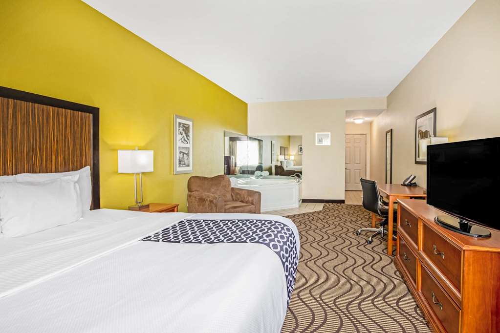 La Quinta Inn & Suites by Wyndham Corpus Christi Northwest - photo 44