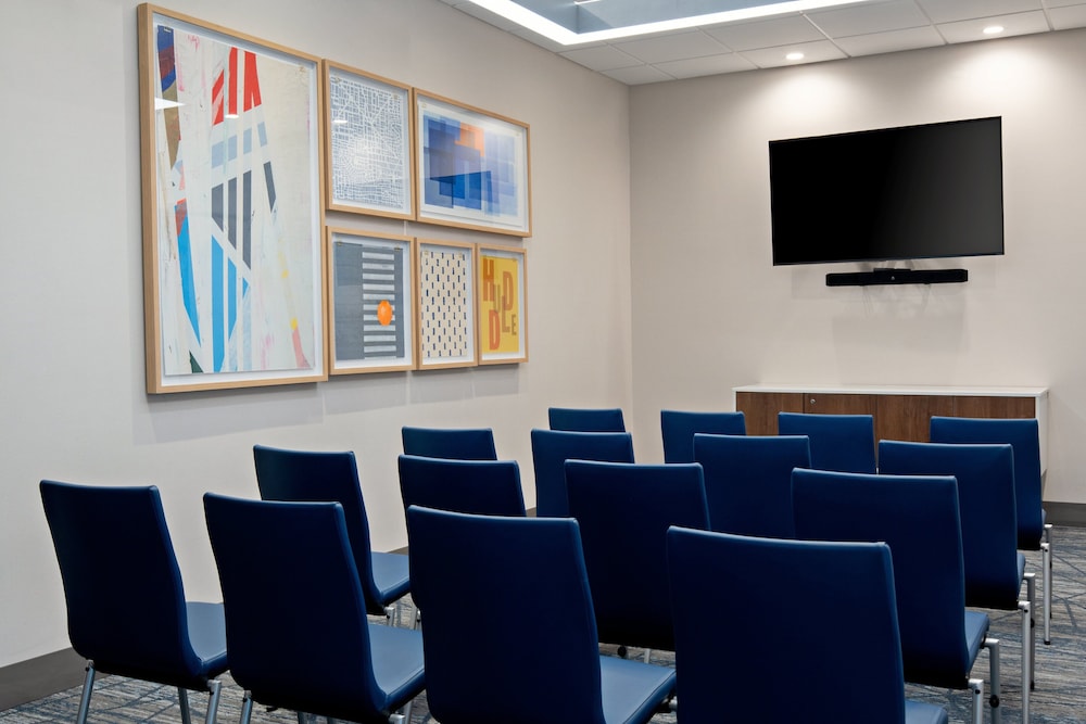 Holiday Inn Express and Suites Hollister by IHG - photo 53
