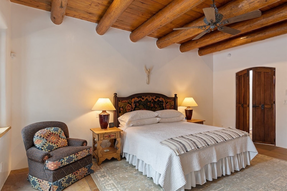La Joya Spacious and Historic Downtown Jewel - photo 3