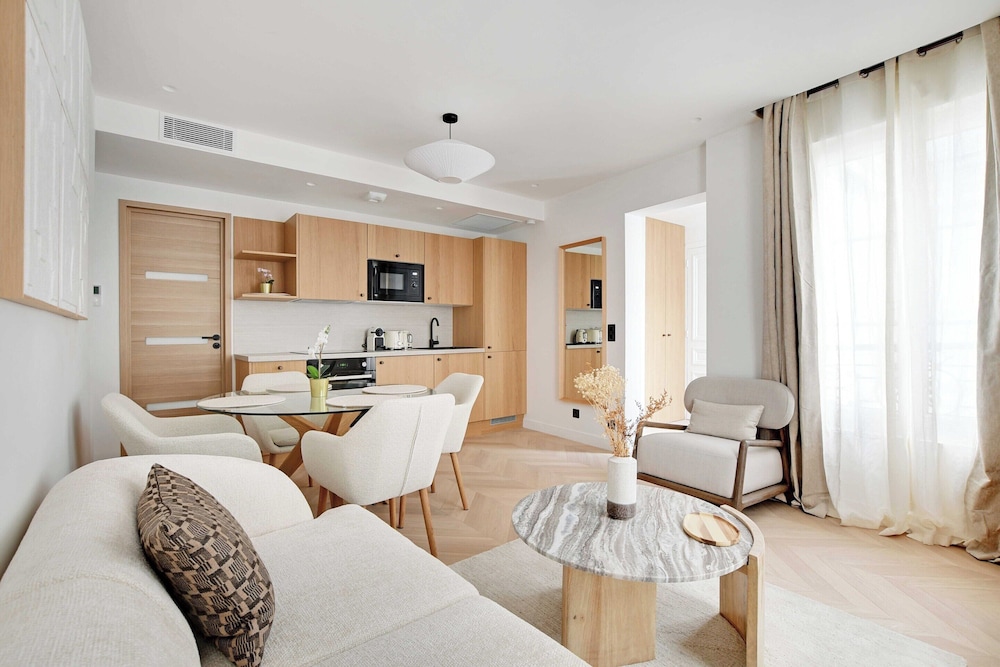 Charming Apartment AC 3br 6p Montorgueil — 4-Star Luxury Hotel in Paris, France