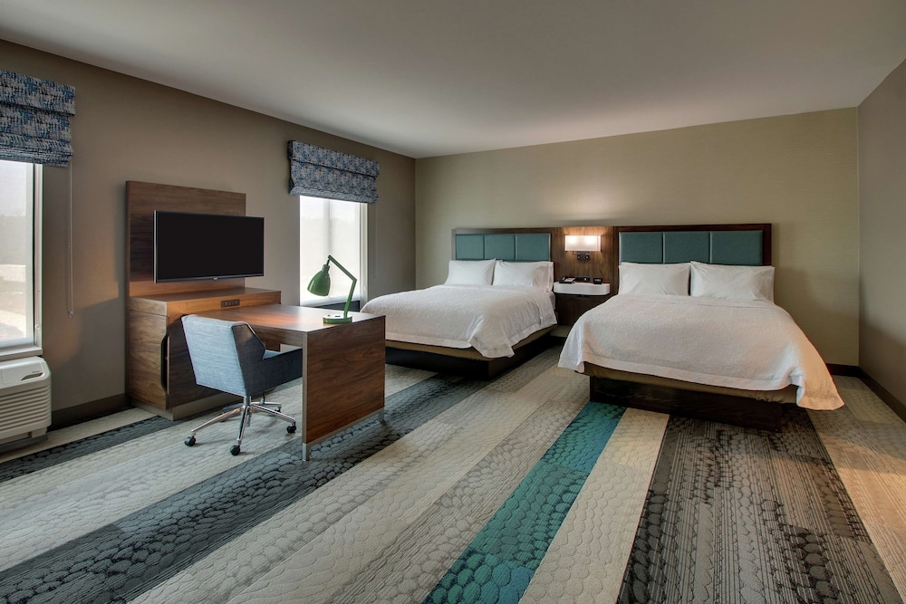 Hampton Inn & Suites Southport - photo 17