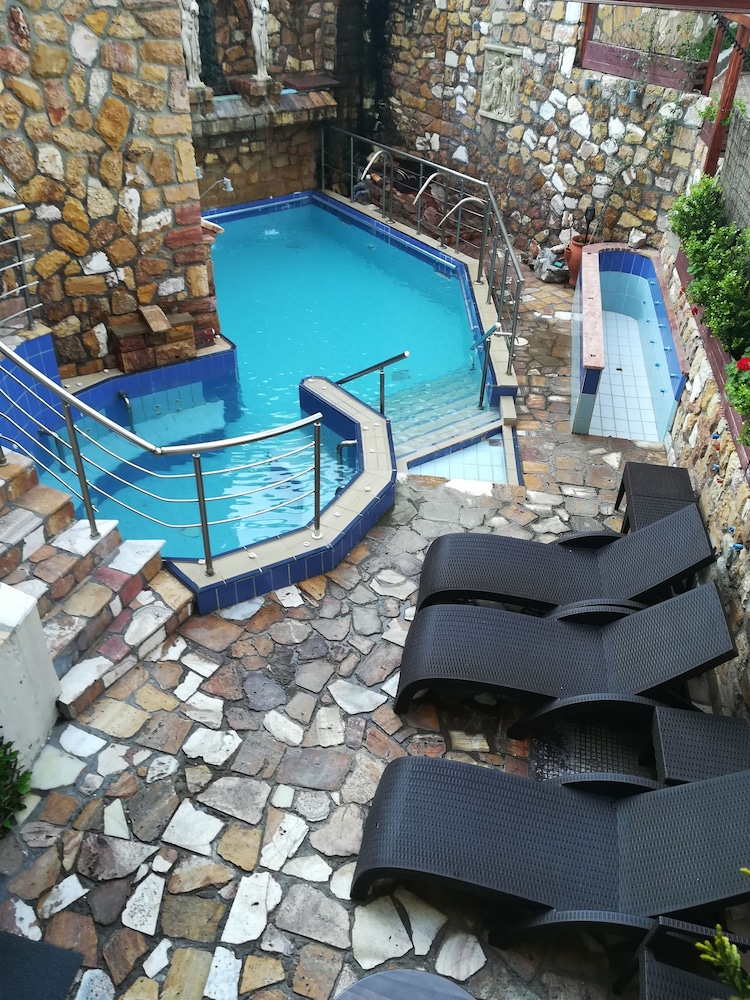 9 Queens Spa Hotel in Aidipsos, Greece